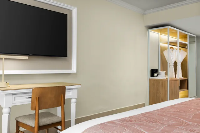 Room, King Bed, Wyndham Alltra Punta Cana All-Inclusive Resort Hotel 5/7