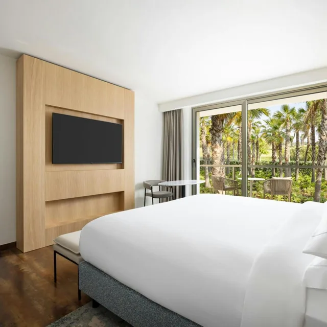 1 Bedroom, Suite, King Bed, Resort View, Sofa, Balcony, Club Lounge Access، Algarve Marriott Salgados Golf Resort & Conference Center 5/10