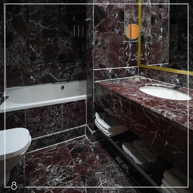 غرفة ثلاثية بحوض استحمام، Misafir Suites 8 Istanbul. 4/5