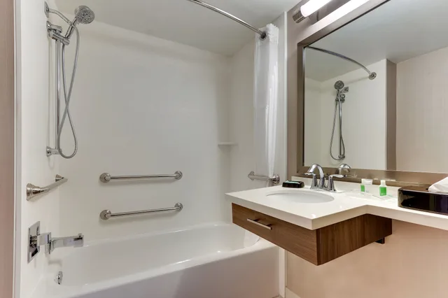 غرفة بسريرين كوين لذوي الإعاقة، HOLIDAY INN FRANKLIN - COOL SPRINGS 5/6