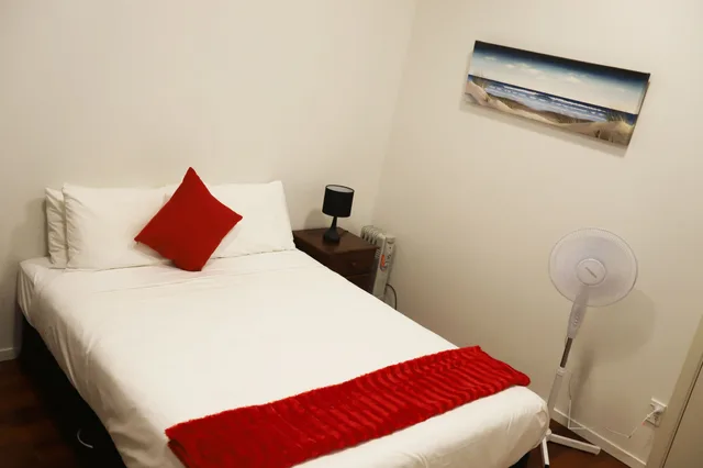 غرفة بسرير مزدوج بحمام مشترك، Aura Hotel 2/4