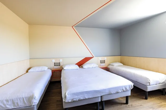 Room, Triple, Multiple Beds، Ibis Budget Strasbourg Sud Illkirch Geispolsheim 1/10