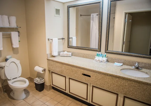 جناح بسريرين كوين بغرفة نوم واحدة، Holiday Inn Express Hotel Suites Conover Hickory Area 2/4