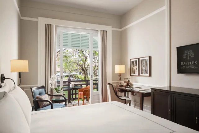 State, King Bed, Garden View, Raffles Hotel Le Royal 8/10