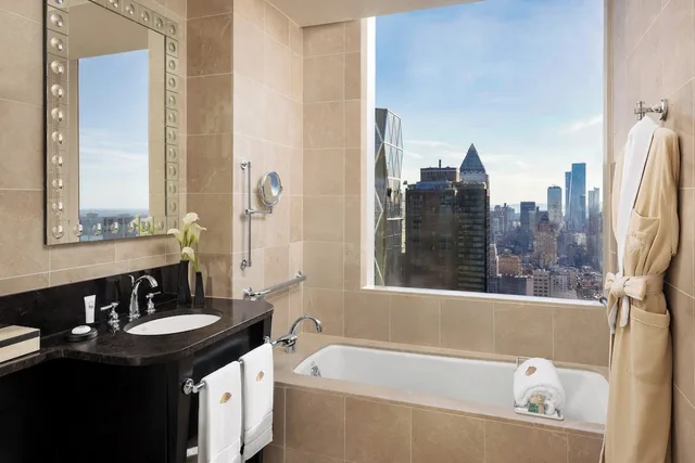 جناح بسرير كينج، Mandarin Oriental New York 1/2