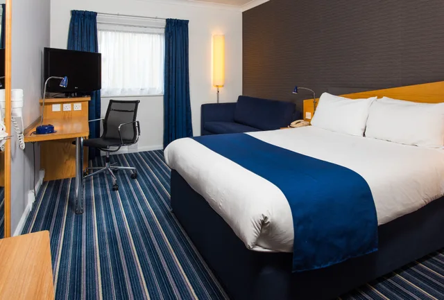 غرفة قياسية بسرير مزدوج مع أريكة، Holiday Inn Express Northampton - South, an IHG Hotel 1/10