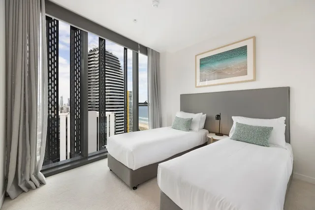 2 Bedrooms, King and Twin Beds, ULTIQA Signature at Broadbeach 2/5