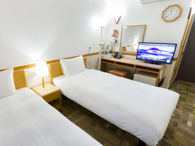 غرفة قياسية بسريرين منفصلين للمدخنين، Toyoko Inn Fujisan Mishina Eki 2/4