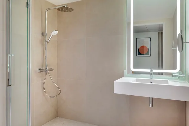 غرفة سوبيريور بسرير كينج، Courtyard By Marriott Paris Saint Denis 8/8