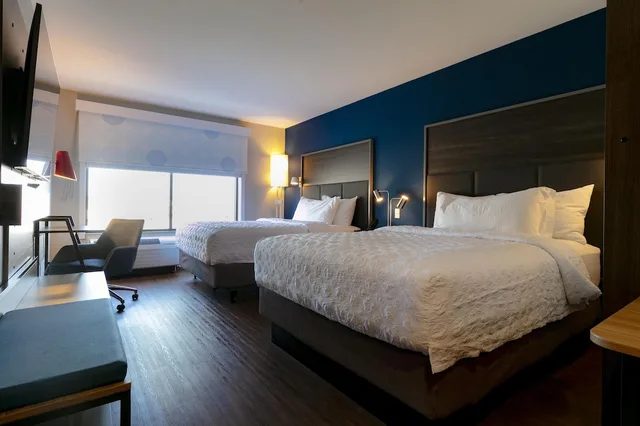 Room, 2 Queen Beds, Tru by Hilton Hazleton 2/3
