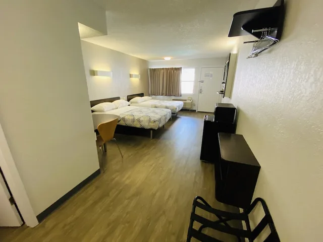 غرفة قياسية بسريرين مزدوجين، Motel6 Boerne, TX 6/7