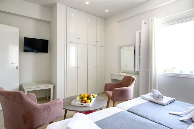 جناح سوبيريور بسرير كوين مع أريكة بجاكوزي، DE NAXIA SUITES 2/4