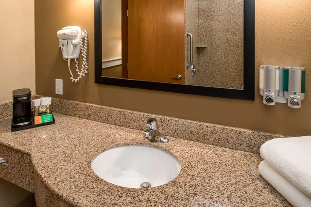 غرفة بسرير كينج مع أريكة، Best Western Kennewick Tri-Cities Center 2/2