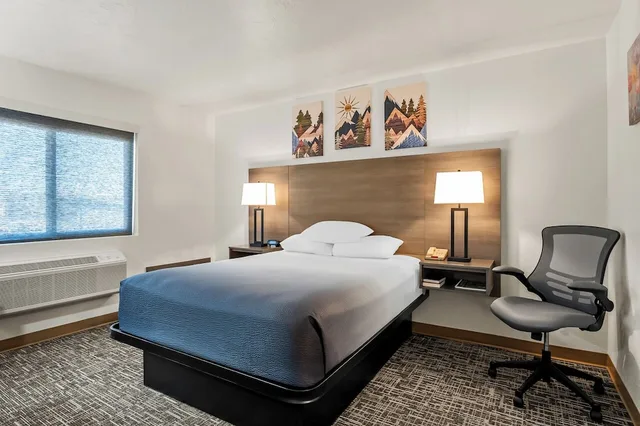 Suite, 4 Double Beds, Super 8 Montpelier 4/7