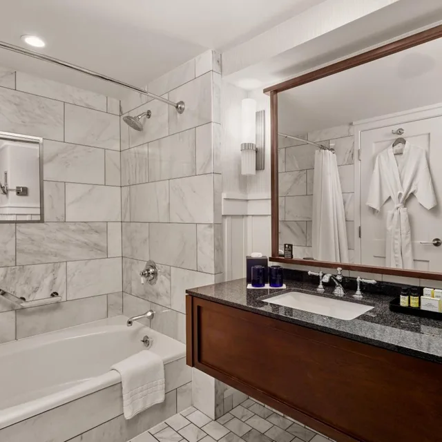 جناح جونيور، The Charles Hotel 4/4