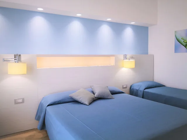 غرفة ديلوكس ثلاثية بسرير كينج وسرير فردي بشرفة، Perla Gaia Hotel 1/10
