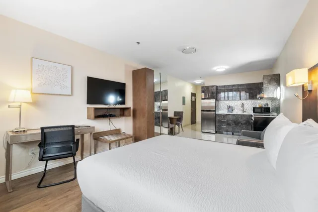 Efficiency, Suite, Queen Bed، Hotel Montreal Metropolitan, an Ascend Collection Hotel 4/7
