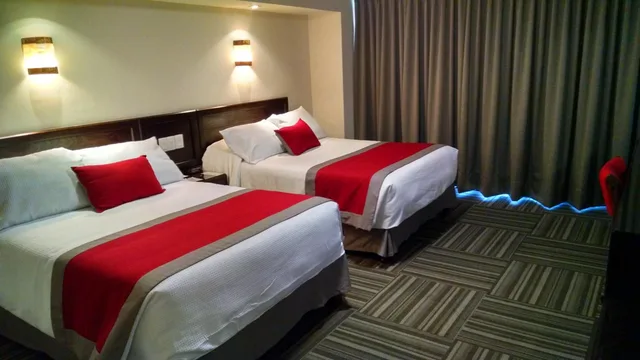 غرفة بسرير مزدوج لذوي الإعاقة، Ramada Plaza by Wyndham Leon 3/6