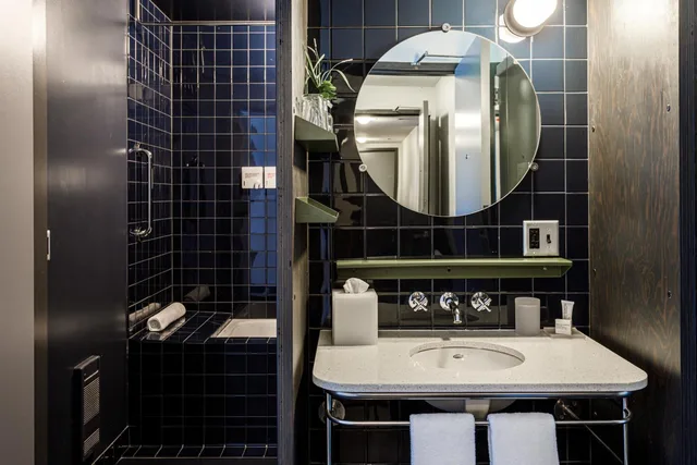 غرفة كبيرة، The Emily Hotel 6/8