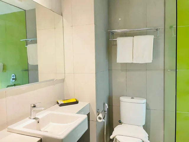 غرفة ديلوكس مزدوجة، KHAS Surabaya Hotel 2/2
