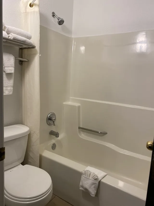 Room, 2 Queen Beds, Pool Side, Quality Inn Mauston I-90 4/10
