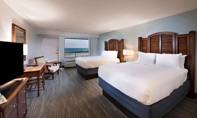 غرفة بسريرين كوين، Island House Hotel Orange Beach a Double Tree by Hilton 1/4