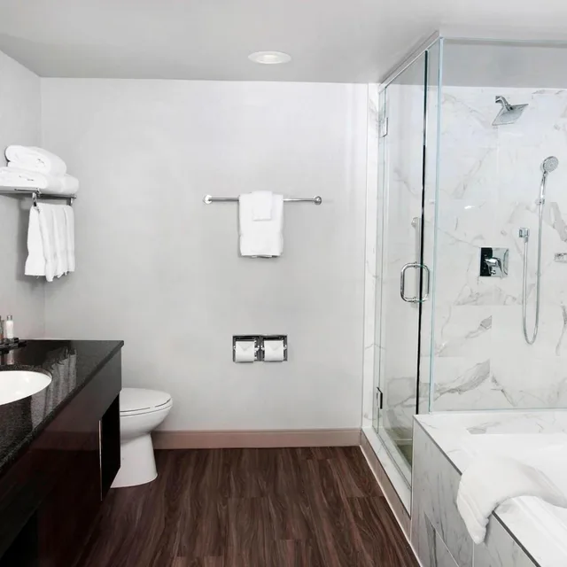 Presidential, Junior Suite, Sofa, Niagara Falls Marriott on The Falls 3/4