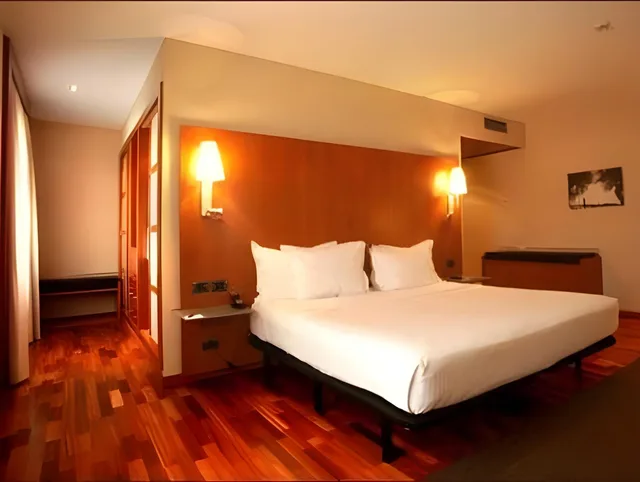 غرفة رومانسية، Exe Cuenca 1/1