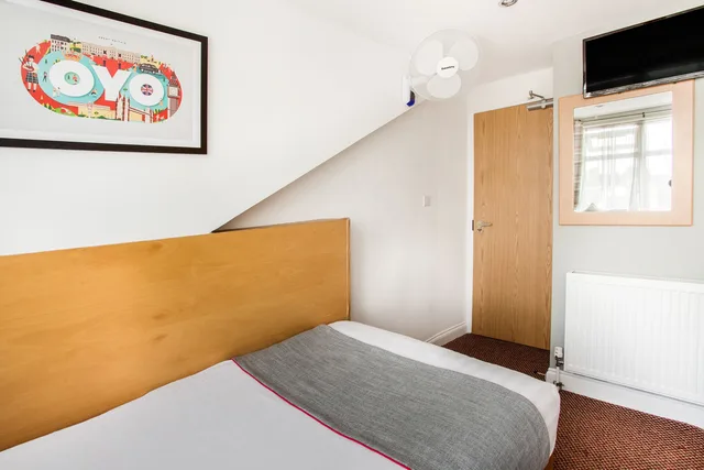 غرفة ديلوكس مفردة، London Guest House by OYO - Acton 1/10