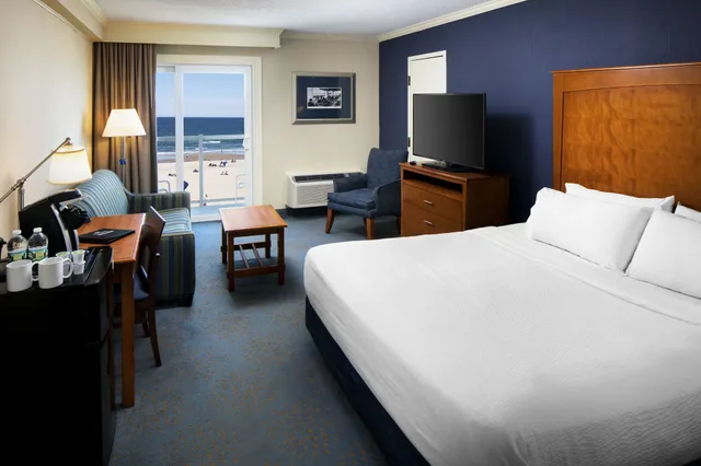 Room, King Bed, Ocean Front, Balcony، Ashworth By The Sea 1/10