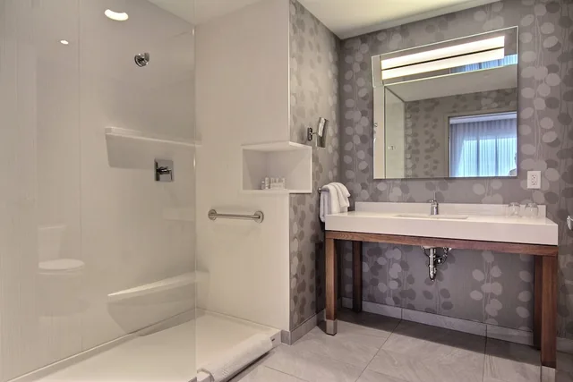 غرفة سوبيريور بسرير كينج مع أريكة، Courtyard Quebec City 8/8