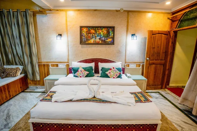 غرفة تنفيذية، Hotel Robinsson Palace 1/2