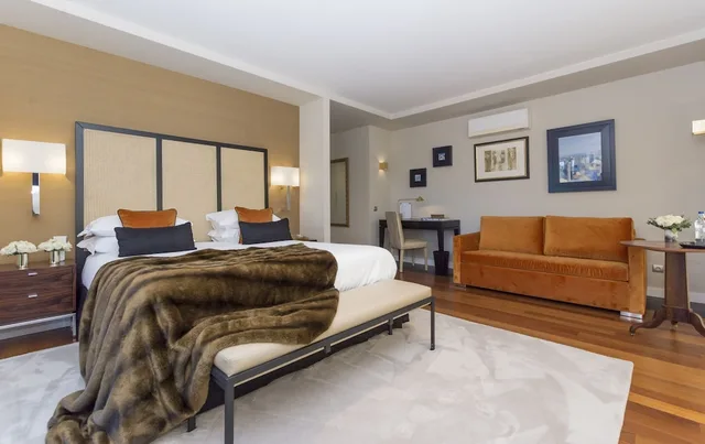 غرفة كومفورت بسرير كينج بإطلالة على المسبح مع أريكة، Cascais Casa Laranja Guesthouse 6/7