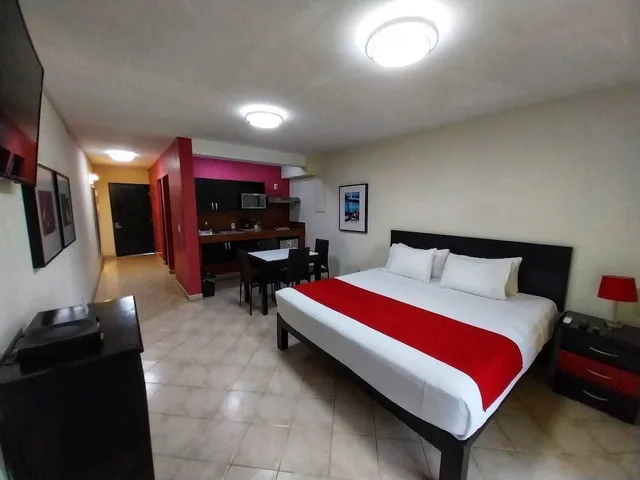 Junior Suite, King Bed, Santa Maria Hotel And Suites 1/3