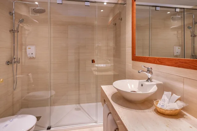 غرفة بسريرين منفصلين بشرفة، GHT Neptuno Venus & Spa 8/10