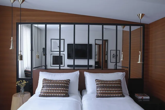 غرفة عائلية بسرير مزدوج وسريرين منفصلين، Renaissance Paris Republique Hotel 5/10
