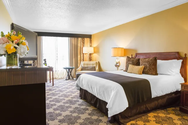 غرفة سيغنتشر بريميير بسرير كينج، Omni Houston Hotel 8/10