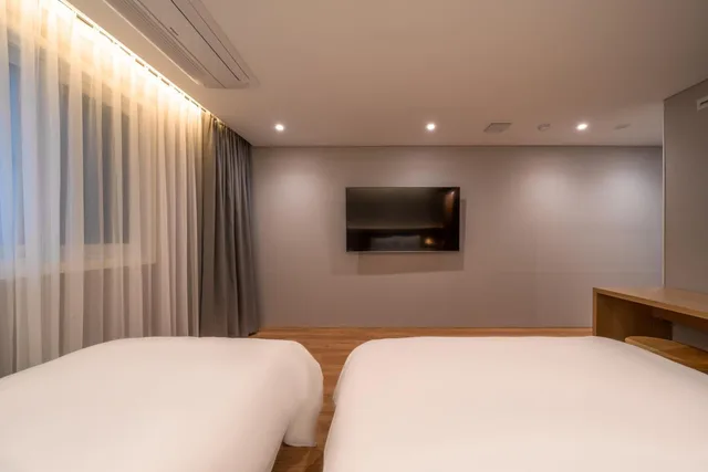 غرفة ديلوكس بسريرين منفصلين، Comfort inn Yeouido 1/10