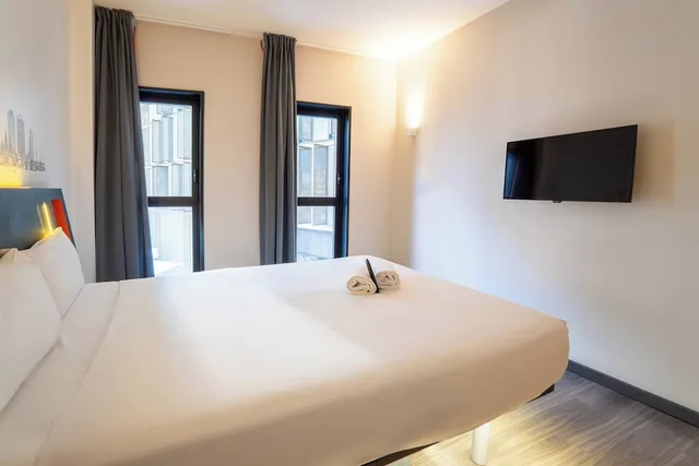 غرفة قياسية بسرير مزدوج، easyHotel Barcelona Fira 5/10