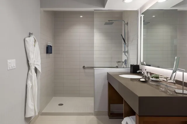 جناح تنفيذي بسرير كينج، The Westin San Diego Bayview 5/5