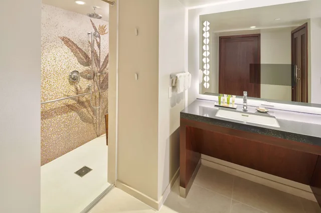 جناح بريميير بسريرين مزدوجين بغرفة نوم واحدة لذوي الإعاقة، Hokulani Waikiki By Hilton Grand Vacations 5/6