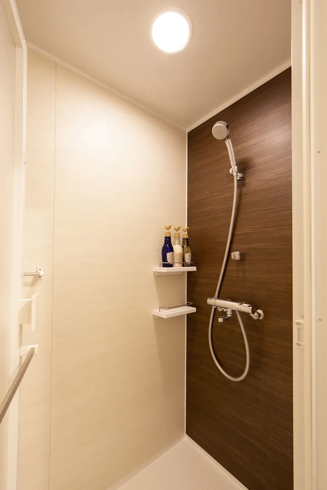 غرفة متصلة قياسية بأربعة أسرّة، Karaksa Hotel Grande Shin-Osaka Tower 5/5
