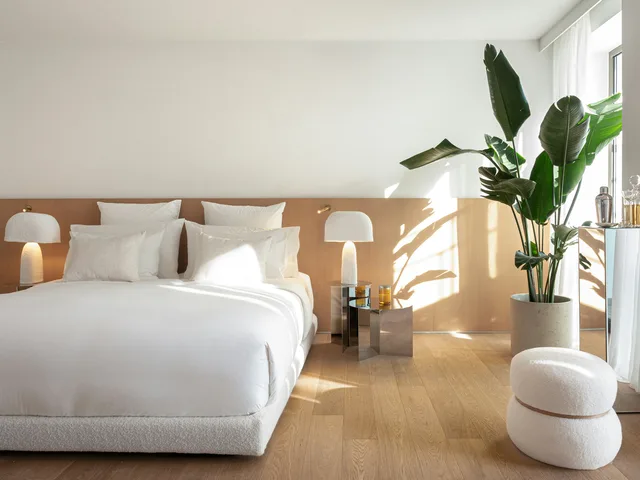 Riviera, Club، The Roc Club, A Hotel to Live 2/6
