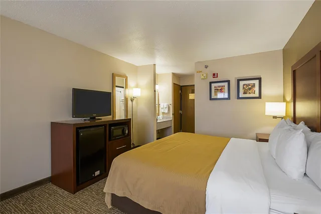 غرفة بسرير كينج، Quality Inn Waverly IA 5/8