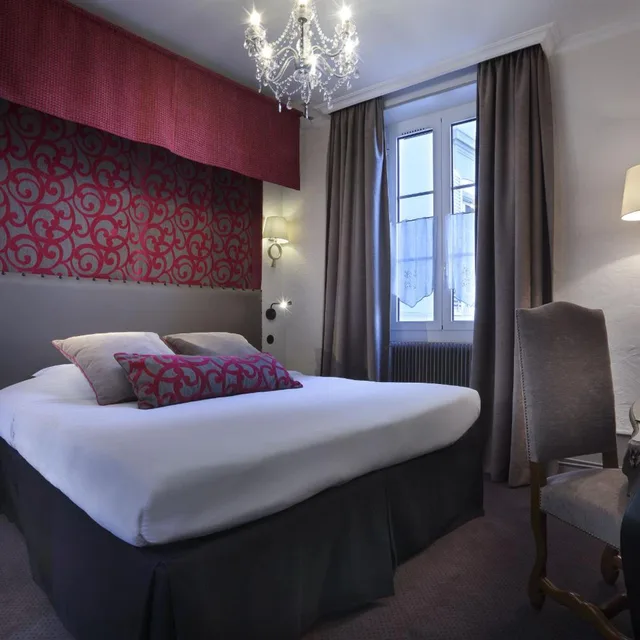 Charming, Double Bed، Chateau des Comtes de Challes 4/10