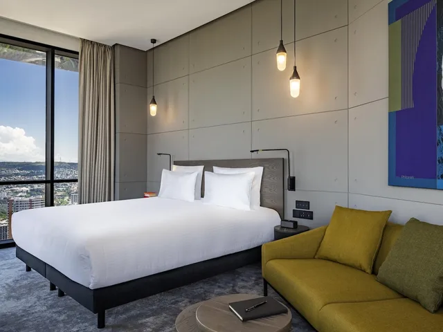 غرفة سوبيريور بسرير كينج، Pullman Tbilisi Axis Towers 3/6