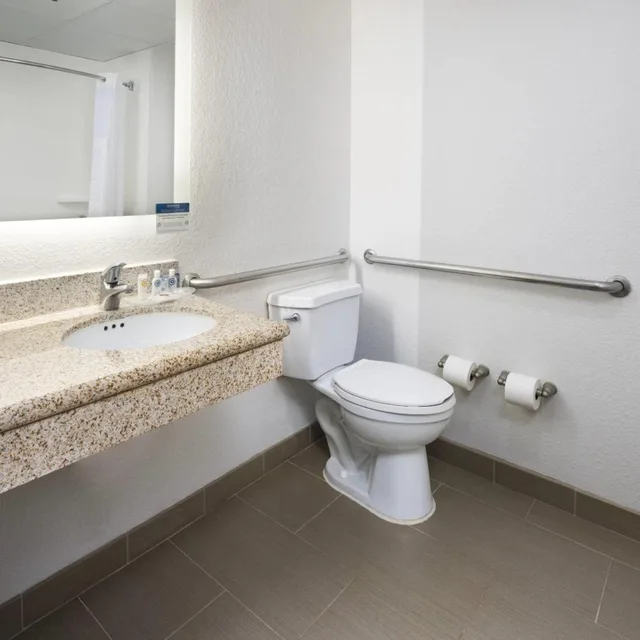 جناح بسريرين كوين بغرفة نوم واحدة، Comfort Suites Outlet Center 6/8