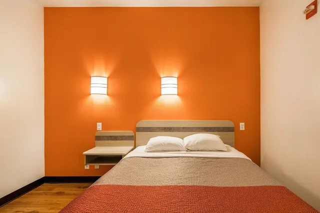 1 Queen Bed - Mobility Access Ri Shwr Nsmk, Motel6 Newport, TN 8/10