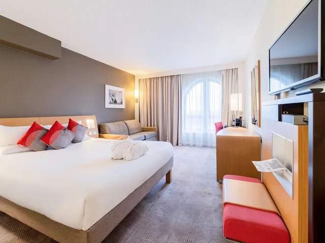 غرفة تنفيذية بسرير كوين مع أريكة، Novotel Southampton 1/8