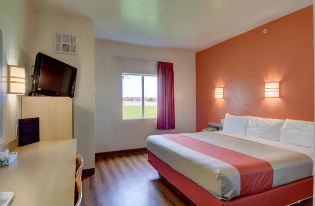 غرفة بسرير كينج للمدخنين، Motel6 El Reno, OK 2/10